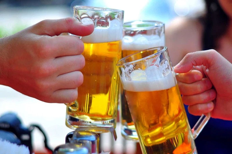Bia rượu là nguyên nhân chủ yếu gây nên bệnh gout ở người trẻ