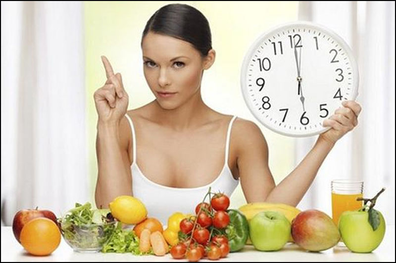 Tuyệt đối không bỏ bữa là nguyên tắc quan trọng khi áp dụng chế độ ăn uống giảm cân đẹp da