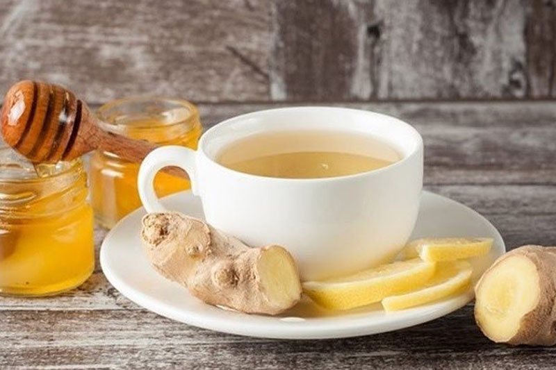 Thức uống giảm cân bằng trà gừng cùng chanh và mật ong phù hợp với tiết trời mùa đông