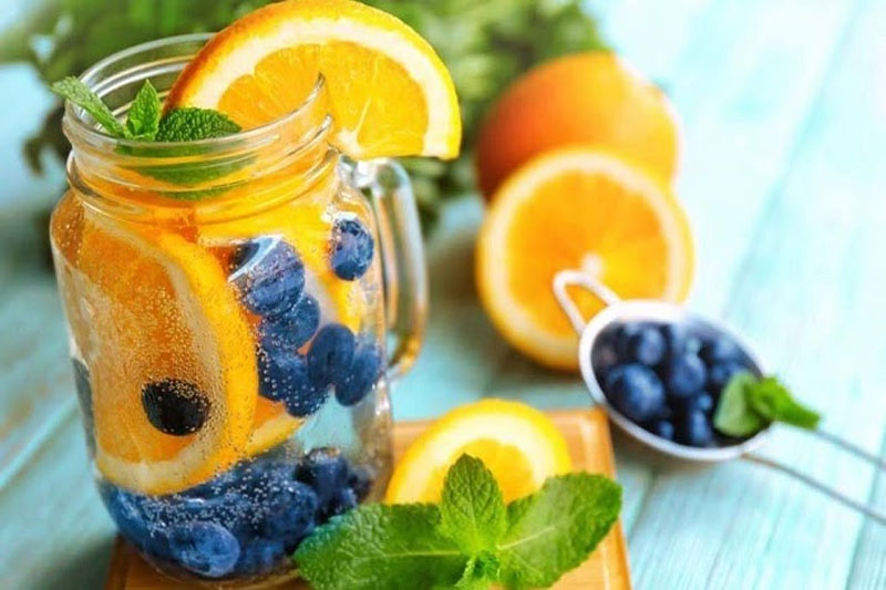 Tham khảo nước uống giảm cân được yêu thích việt quất và cam