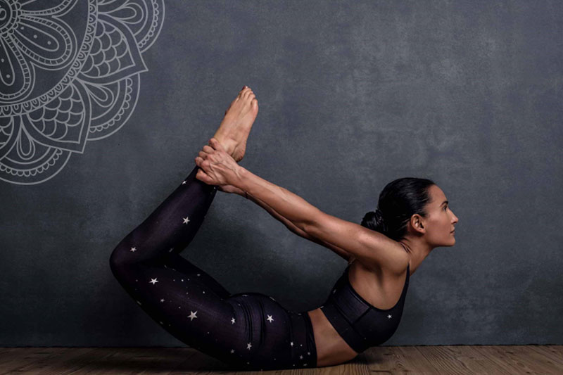 Bow Pose là tư thế Yoga giảm mỡ bụng vô cùng hiệu quả