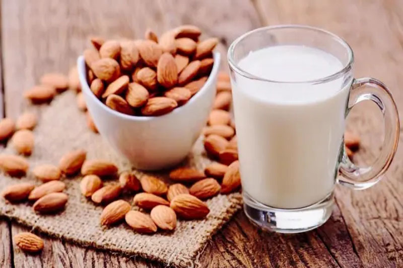 Sữa hạt hạnh nhân là thức uống được nhiều người sử dụng