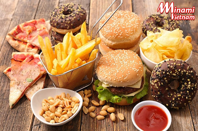 Thói quen sử dụng thực phẩm không lành mạnh khiến ăn ít vẫn tăng cân