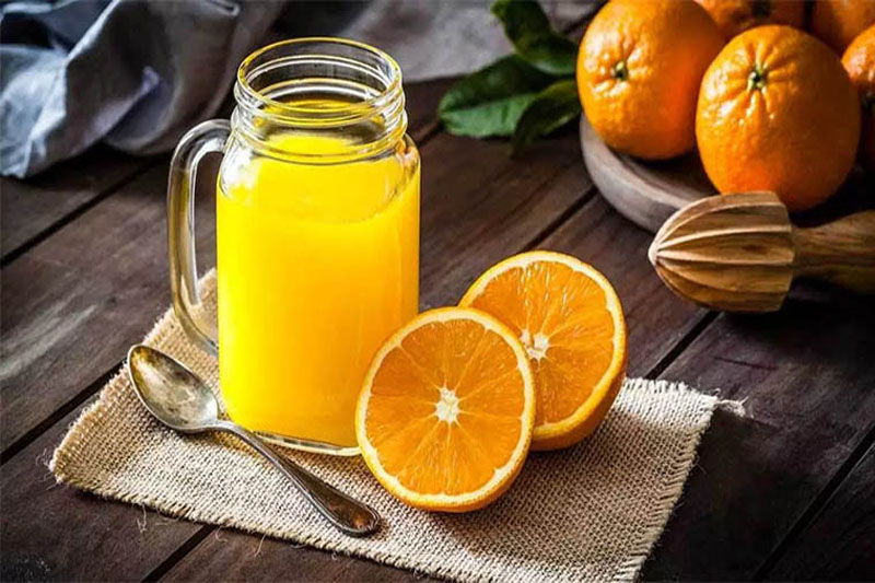 Bệnh gút có nên uống nước cam không là thắc mắc của rất nhiều người