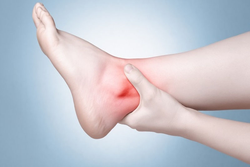 Chữa gout bằng bấm huyệt Côn Lôn hiệu quả