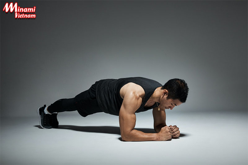Plank không chỉ giúp bạn giảm mỡ cho nam mà còn nâng cao sức khỏe