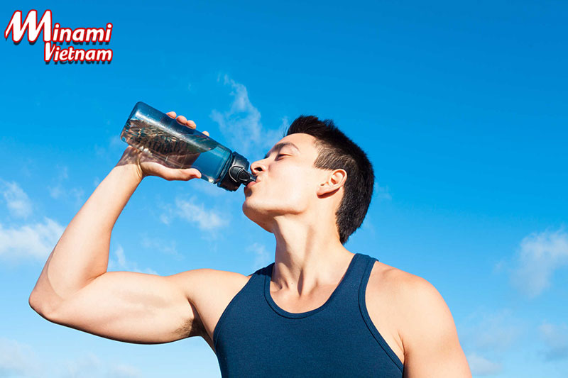 Nước rất quan trọng với cơ thể, đặc biệt trong quá trình giảm cân an toàn