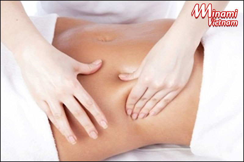 Dùng dầu oliu nguyên chất để xoa bóp, massage nhẹ nhàng tại những vùng nhiều mỡ thừa