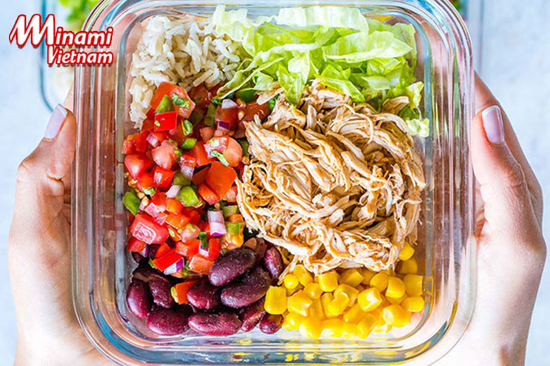 Salad sẽ là một bữa tối nhẹ nhàng và tươi ngon trong thực đơn Eat Clean giảm cân cho học sinh