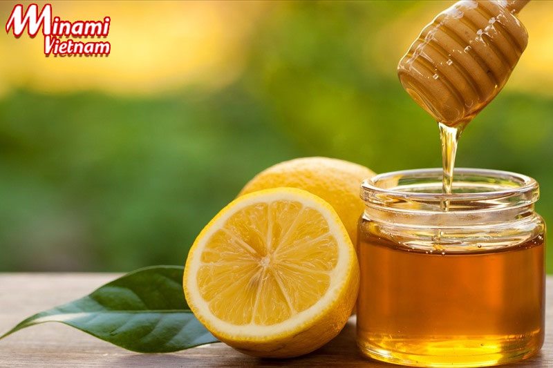 Nước chanh tươi chữa gout cùng mật ong là thức uống được nhiều người lựa chọn giảm gout