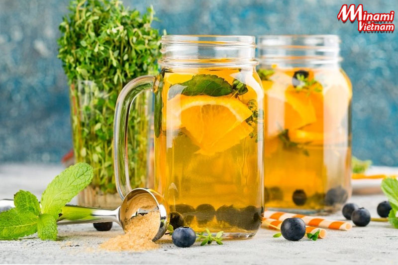 Nước uống detox giảm cân bằng cam và việt quất