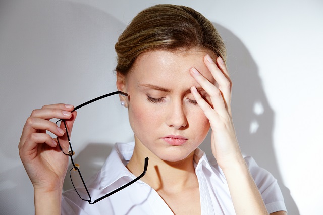 Thường xuyên đau đầu và mỏi mắt là dấu hiệu của Stress